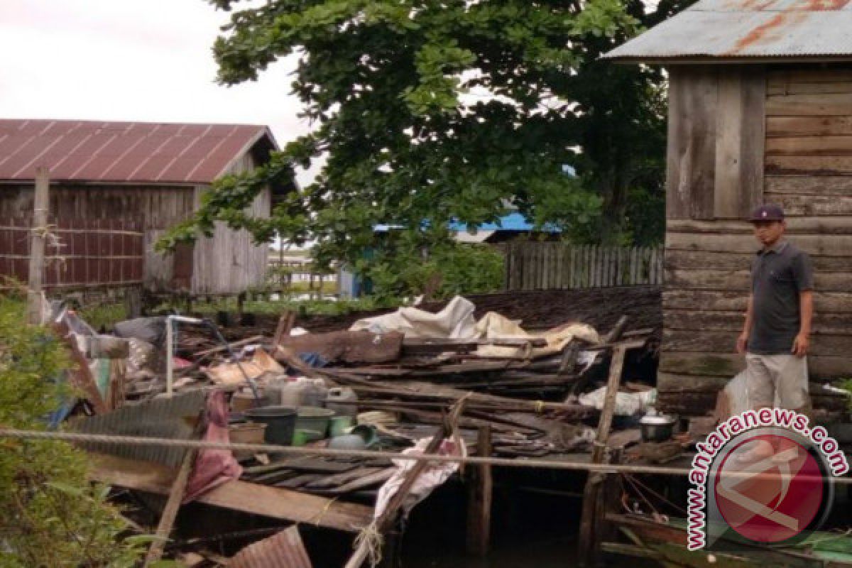 Belasan Rumah Di Banjarbaru Rusak Diterjang Angin 