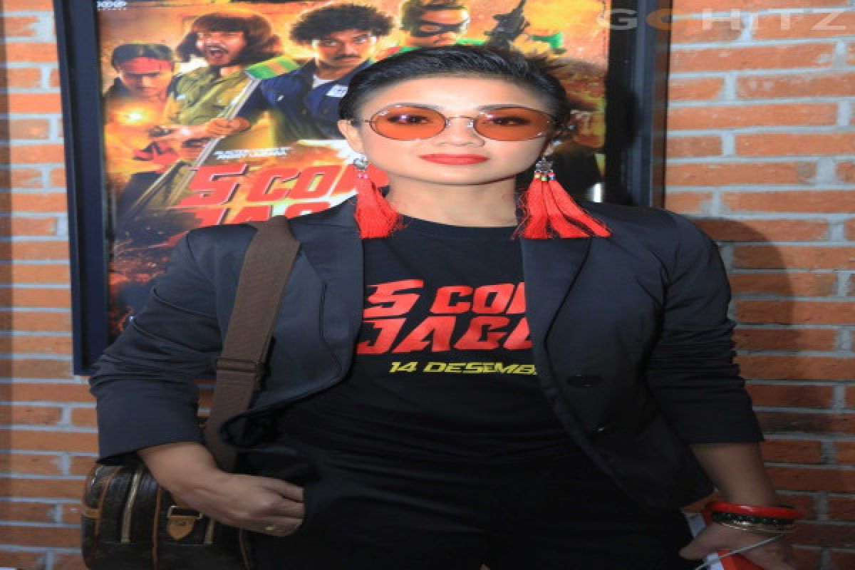 Demi Film "5 Cowok Jagoan " Nirina Zubir Olahraga Membentuk Otot