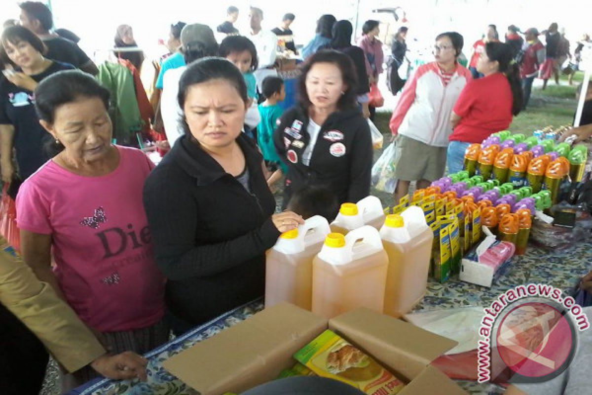 Warga Serbu Pasar Murah Di Palu 