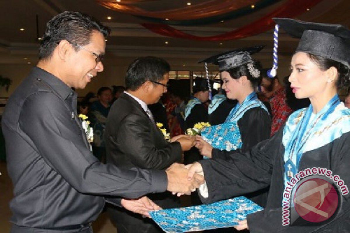 Wisuda Akper Bethesda Tomohon