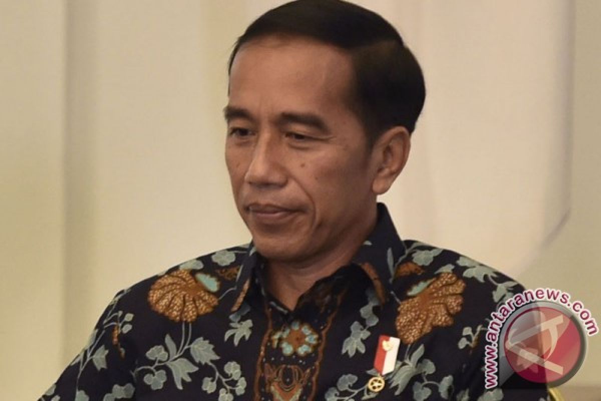 Presiden Jokowi terima panitia Hari Asuransi 2017