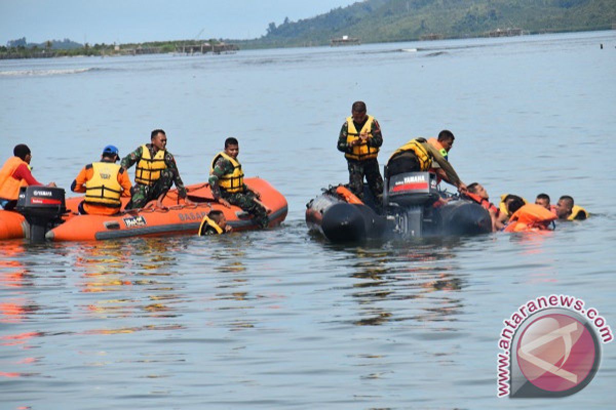 Pencarian penumpang kapal tenggelam dihentikan sementara