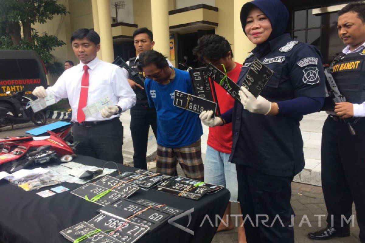 Polisi Ungkap Penyedia STNK dan Pelat Nopol Curian