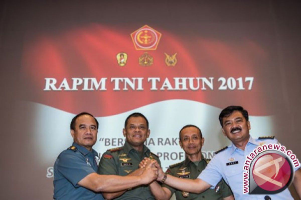 Panglima TNI Antarkan Hadi Tjahjanto Hadiri Uji Kelayakan