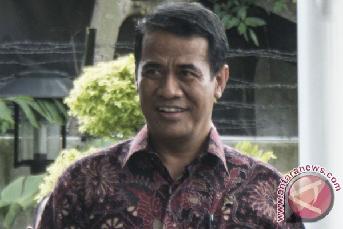 Mentan wakili Presiden serahkan sertifikat tanah