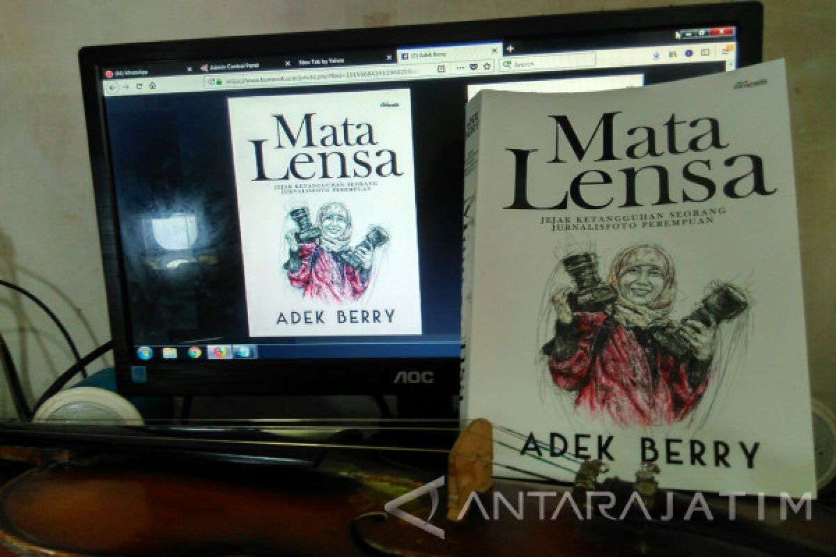 Resensi Buku - Ketika Jurnalis Foto Adek Berry Menulis Buku