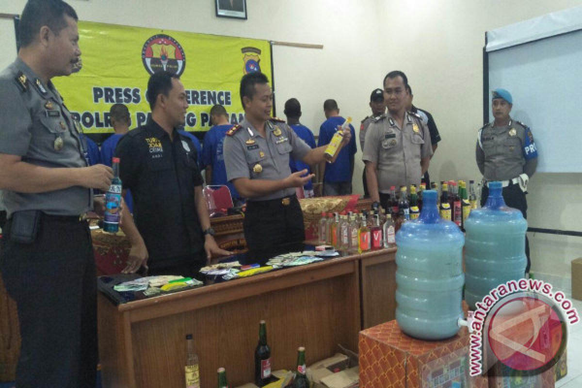 Polisi Ringkus 20 Tersangka Pelaku Judi, Sita 268 Botol Miras Selama Operasi Pekat