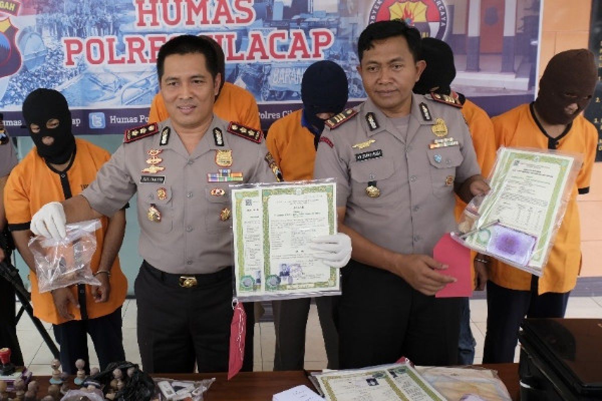 Kawanan Pemalsu Ijazah di Kabupaten Cilacap Dibekuk