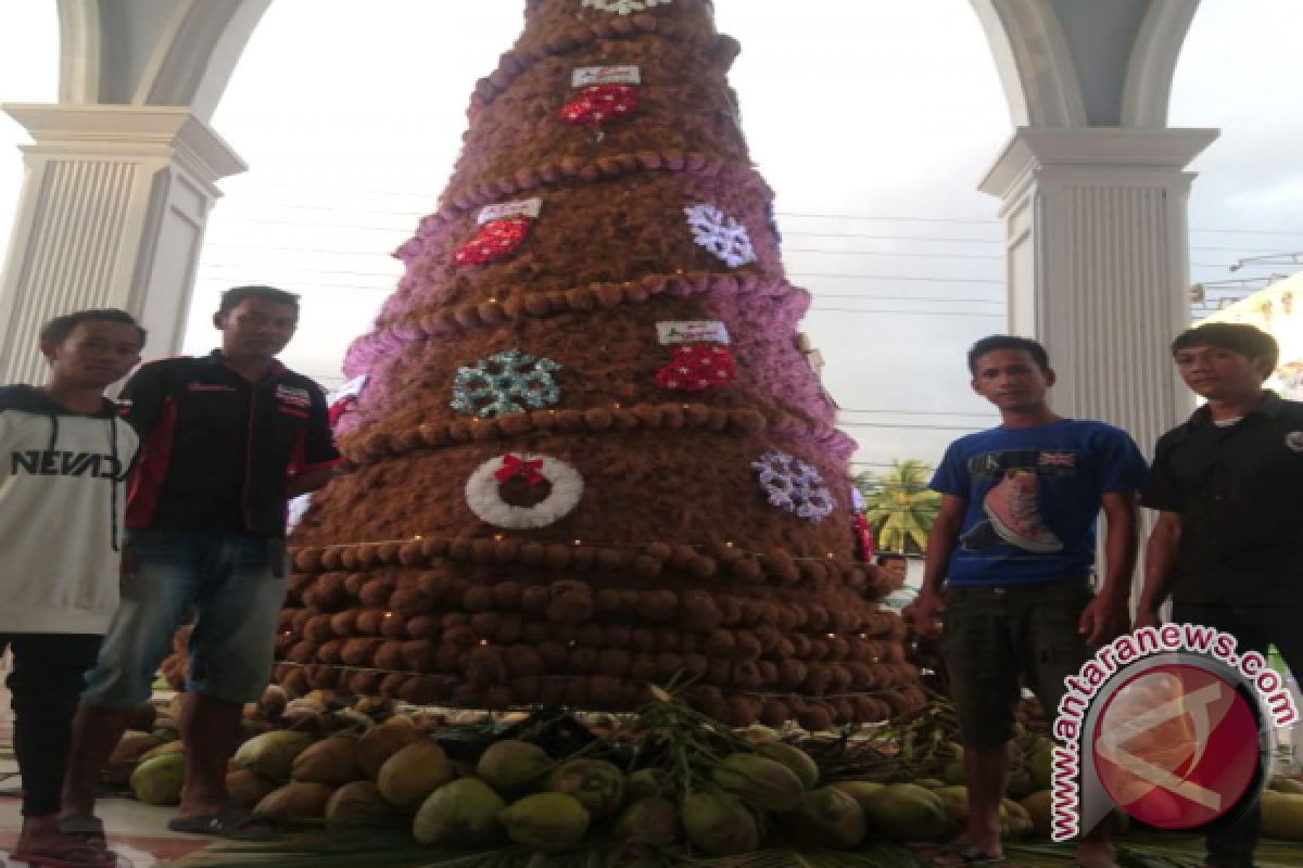 Binaan Lapas Pohuwato Buat Pohon Natal Dari Kelapa