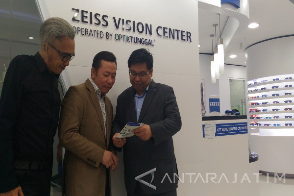 Zeiss Tingkatkan  Penetrasi Pasar Kaca Mata Surabaya