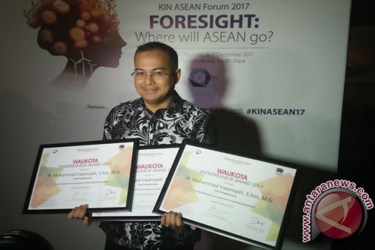 Wali Kota Pangkalpinang Raih Tiga Penghargaan KIN ASEAN 2017
