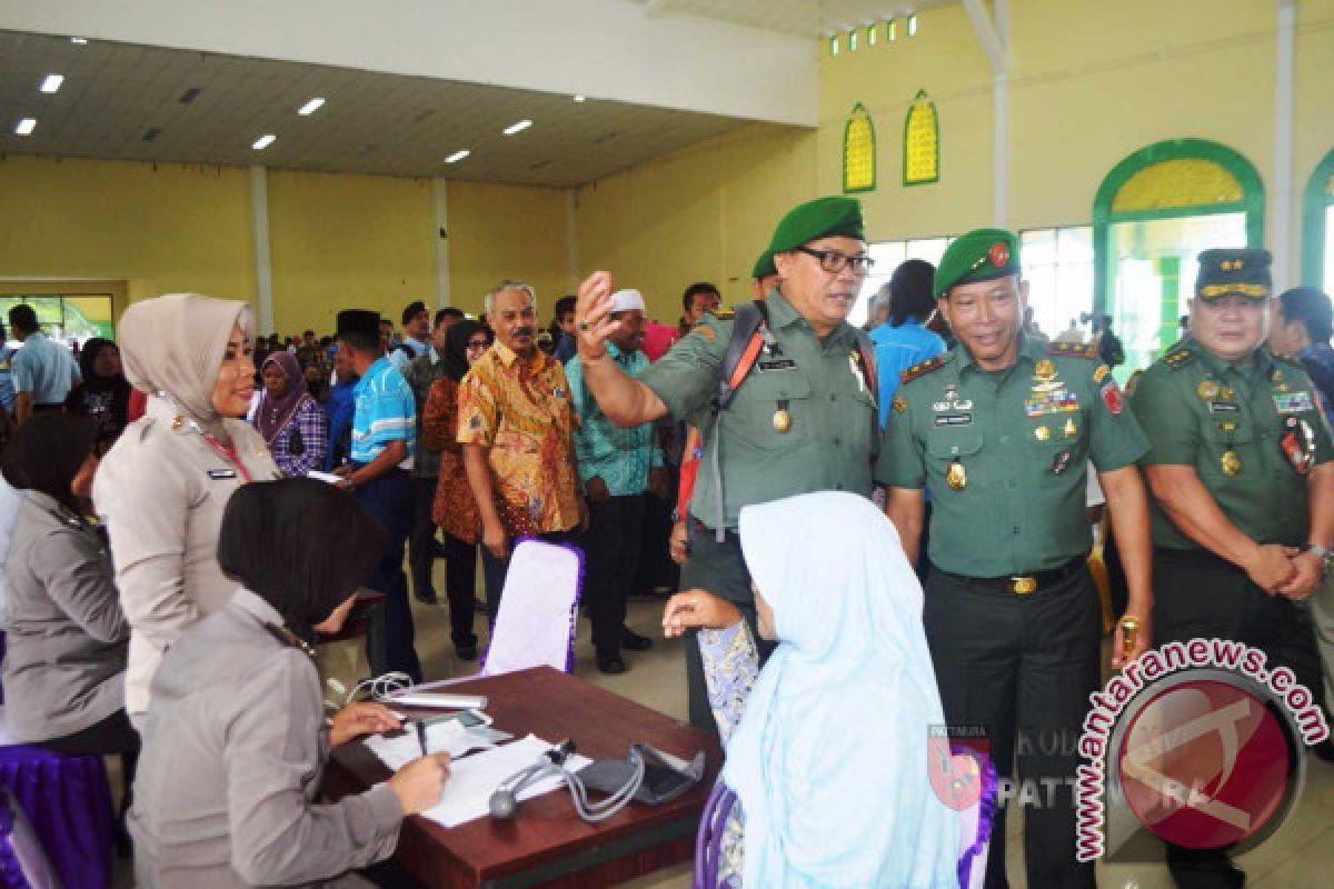 Ribuan Warga Antusias Ikut Baksos Kesehatan TNI