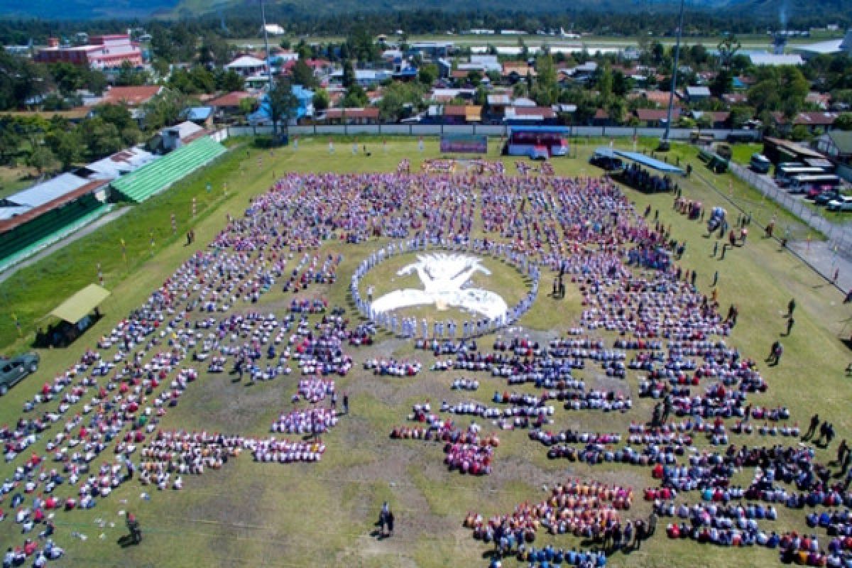 TNI fasilitasi pelajar mewarnai 5.000 Burung Garuda