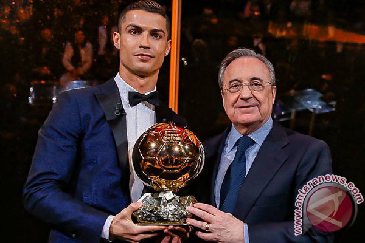 Ronaldo Raih Ballon d'Or Kelimanya