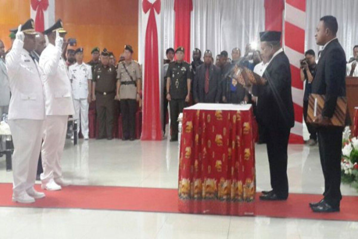 Yuni Wonda resmi jabat Bupati Puncak Jaya 