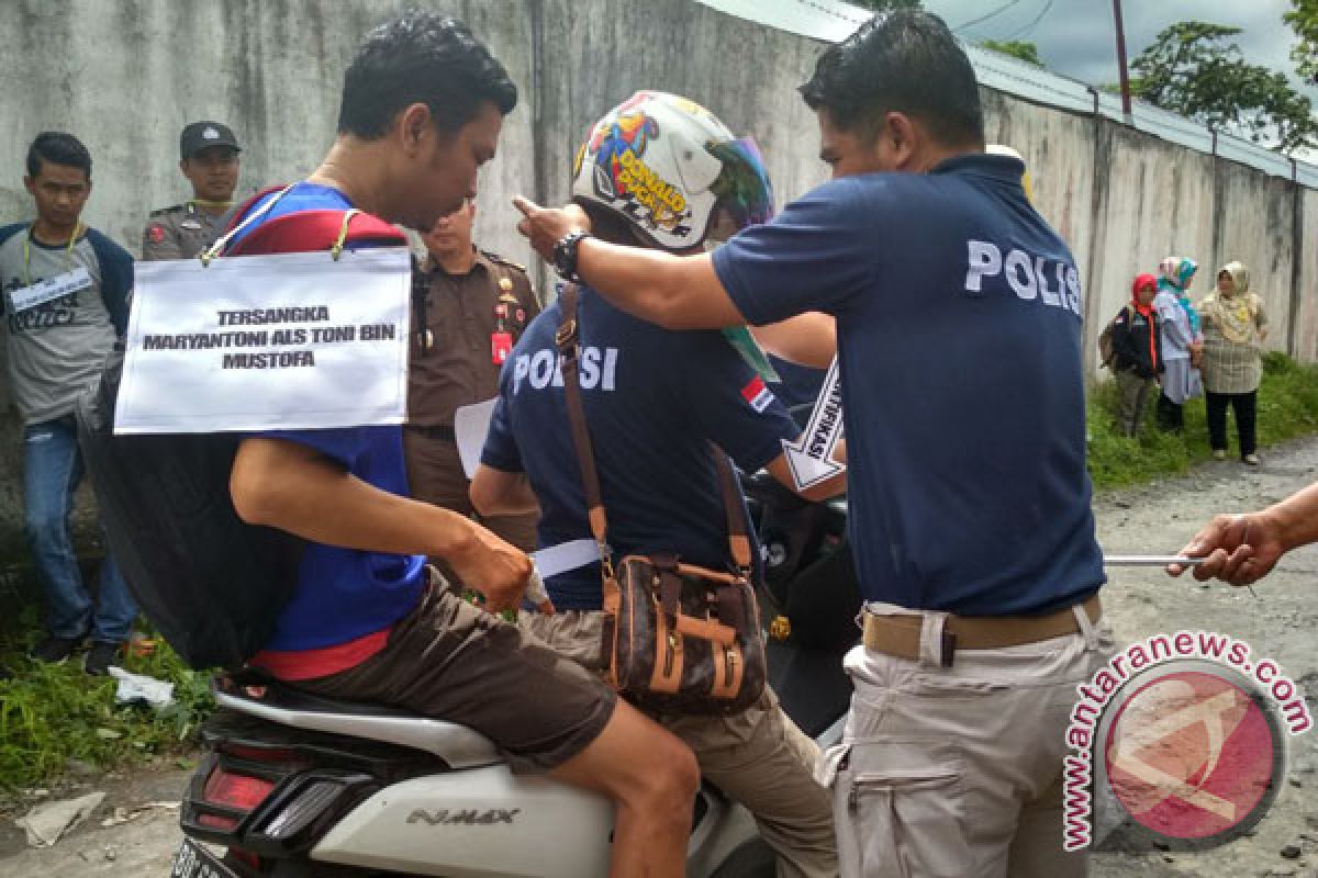 Polisi Reka Ulang Kasus Suami Bunuh Istri Di Rejang Lebong