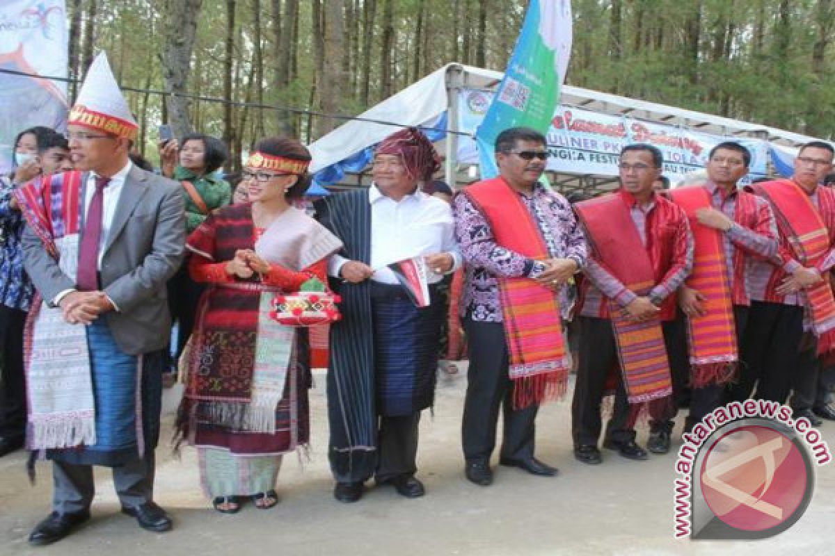 Bupati Samosir Hadiri Pembukaan FDT 2017