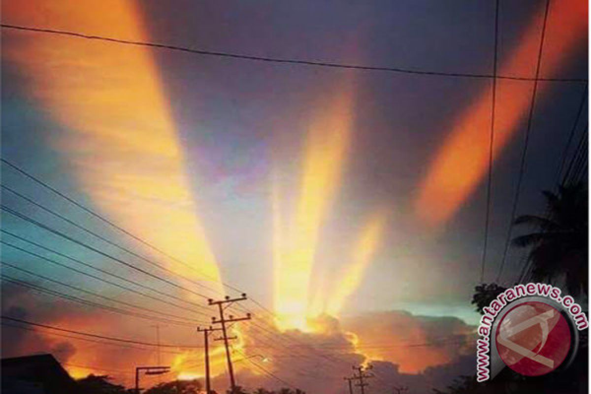 Sky Phenomenon Throws HST Society