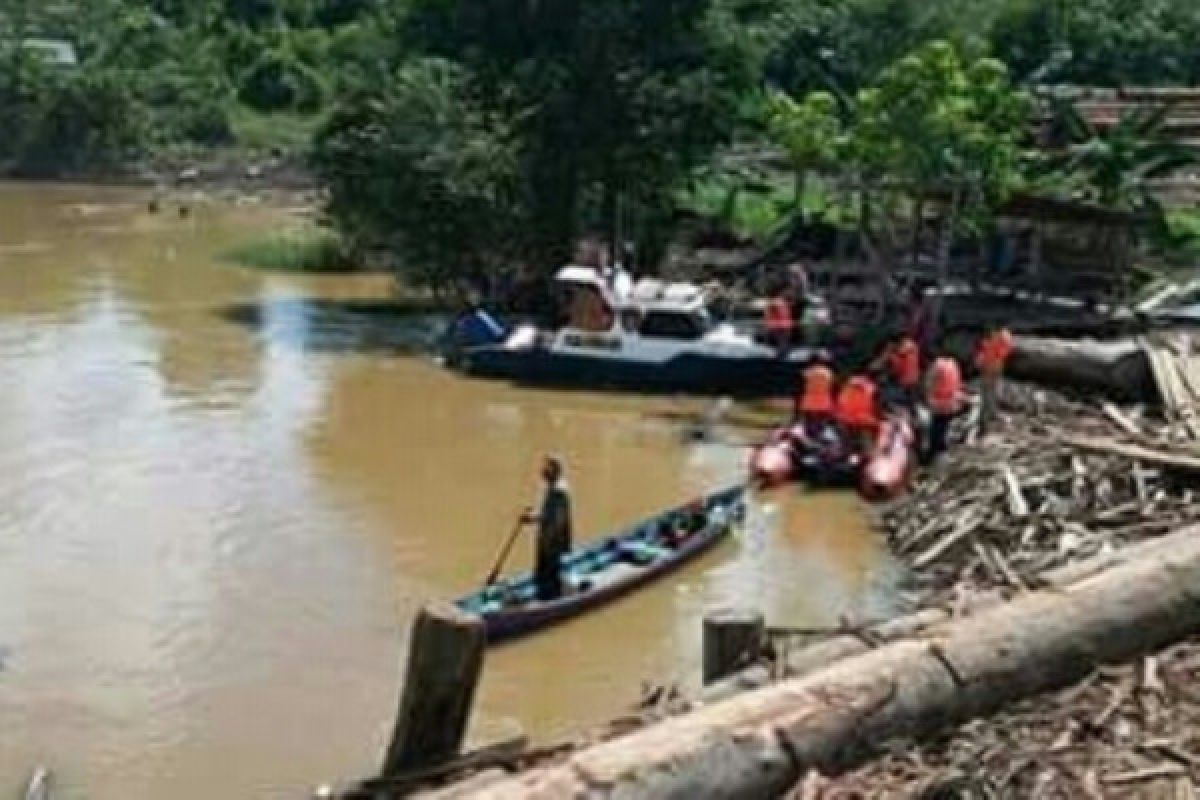 Ayah dan Anak Tenggelam di Sungai Barito Masih Dicari