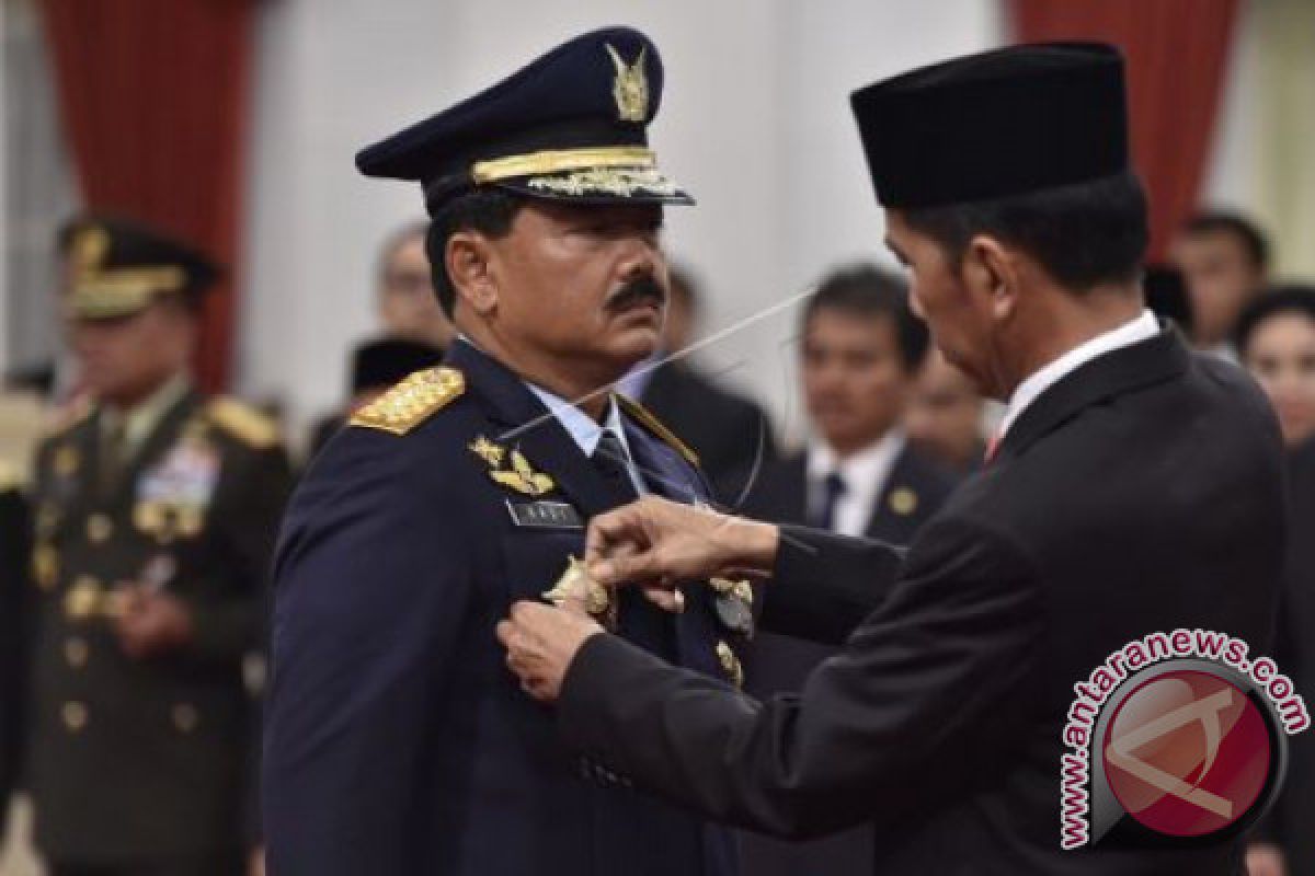 Presiden lantik Hadi Tjahjanto sebagai Panglima TNI        