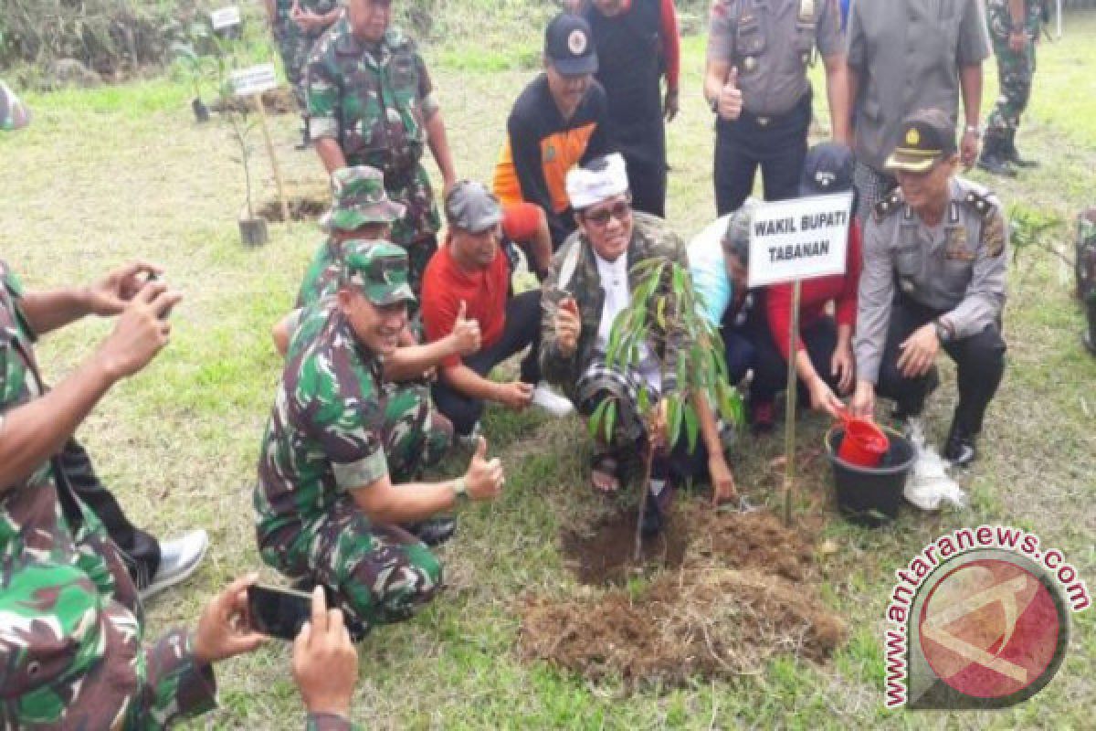 Kodam Udayana Tanam Pohon Hari Juang Kartika