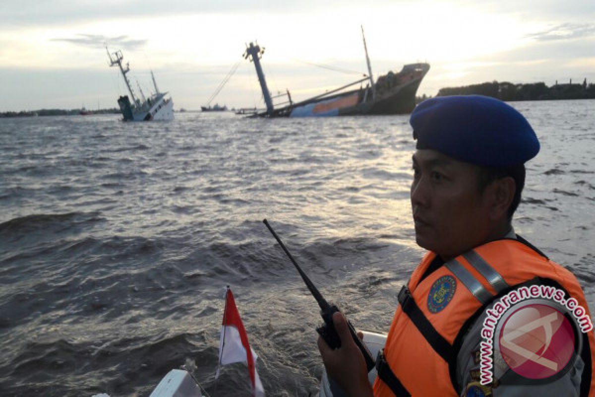 Kapal Angkut Semen Conch Karam Di Perairan Sungai Barito