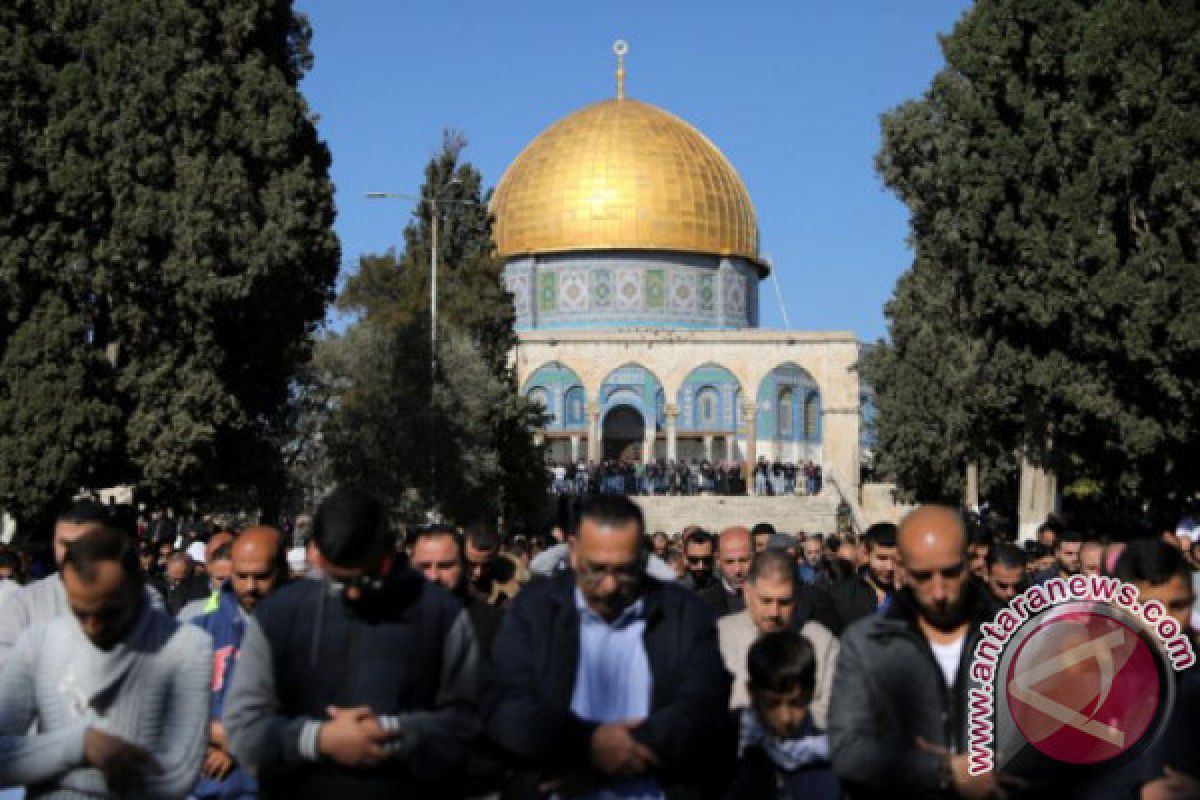 Tentara Israel serbu masjid Al Aqsha, tangkap sejumlah pemuda