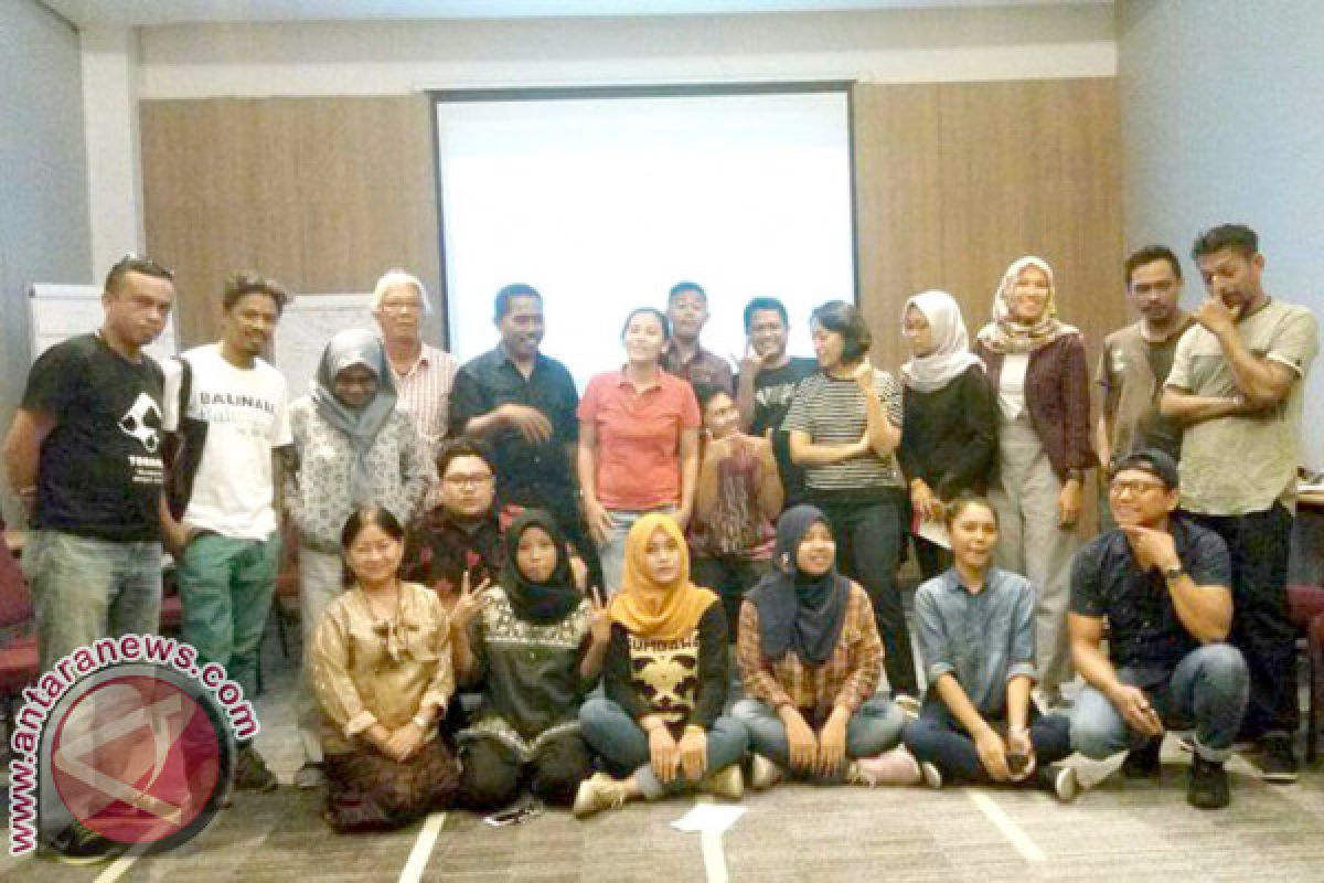 Penerima Hibah Seni Perdamaian Kumpul Di Makassar 