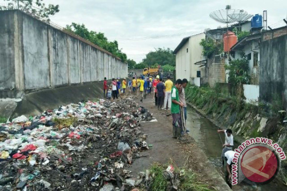 Pemkot Pangkalpinang Ajak Masyarakat Bergotong-royong Bersihkan Saluran