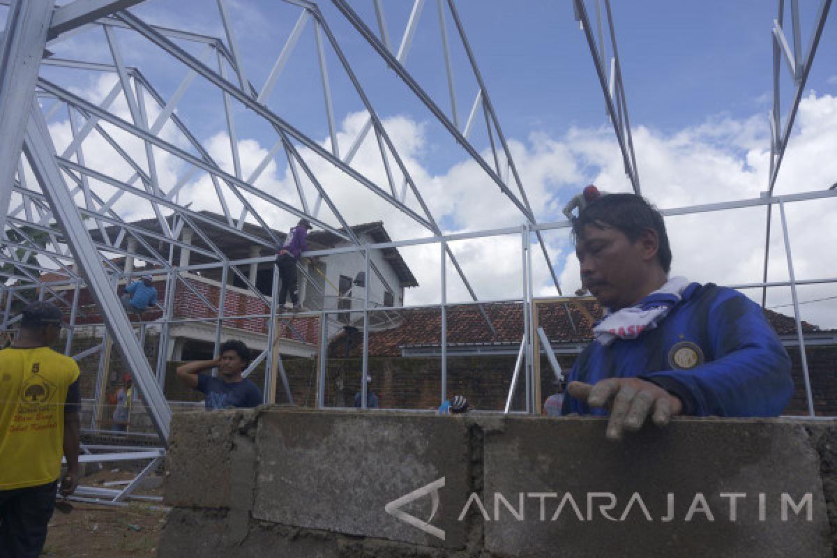 Pemkab Pacitan Bangun Huntara untuk Korban Banjir Teleng (Video)