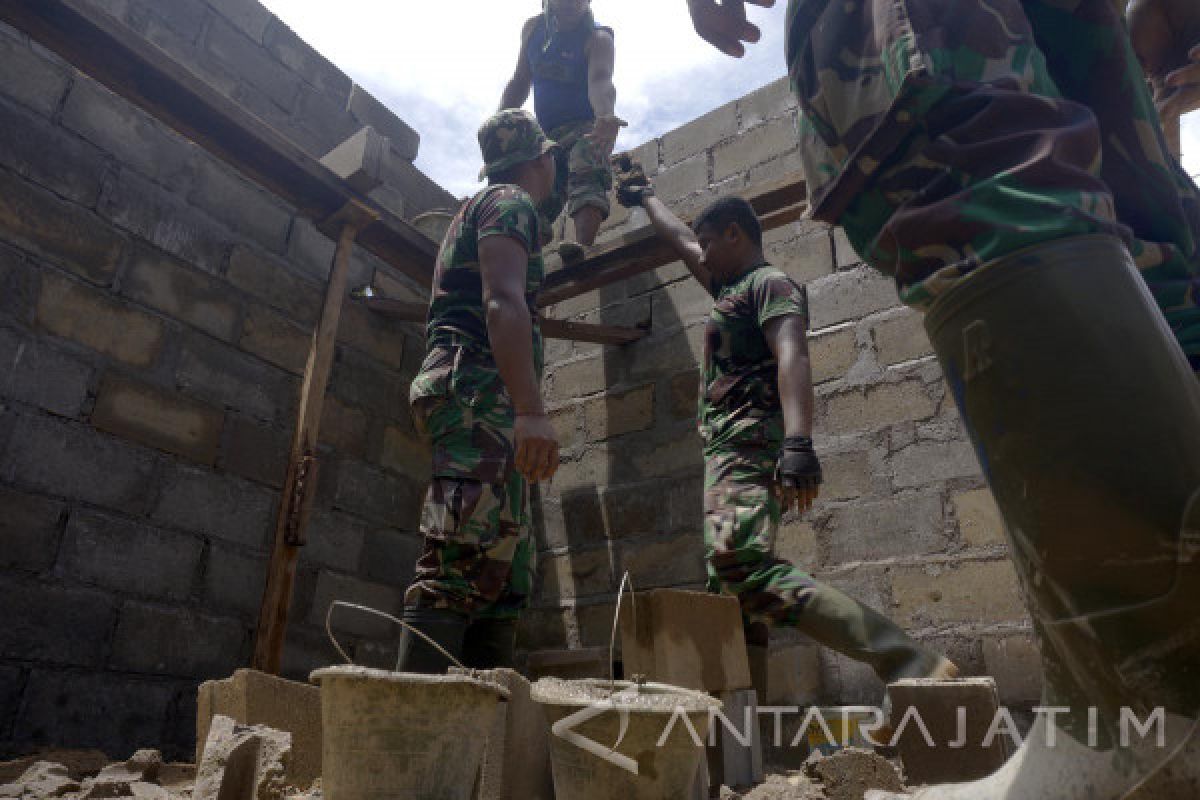 Terdampak Bencana, TNI Rehab 440 Rumah Warga Pacitan (Video)