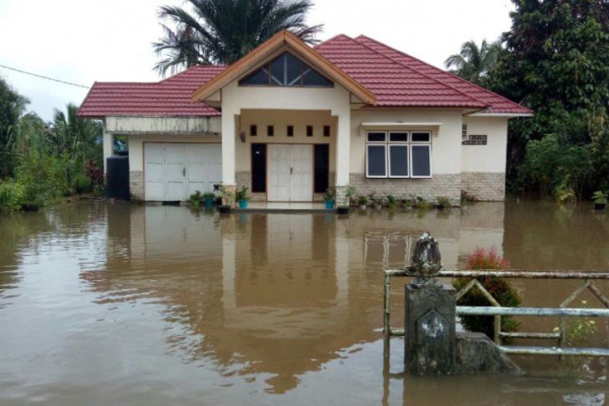 Desa di Gunung Timang Masih Terendam Banjir