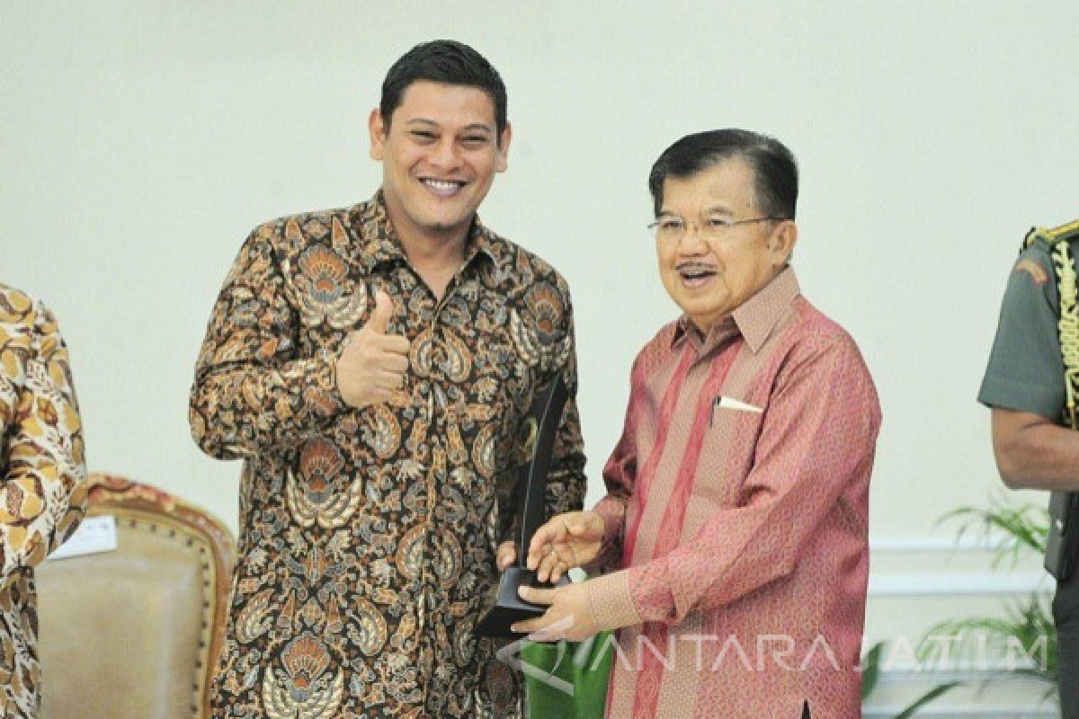 Kediri Dapat Penghargaan Kota Cerdas 2017 dari Wapres Jusuf Kalla 