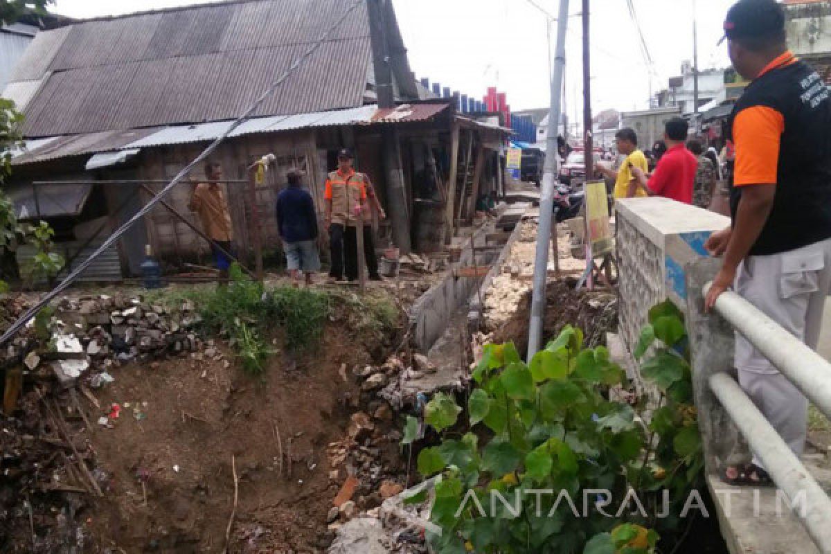 BPBD Bojonegoro Tangani Tebing Longsor Sukosewu