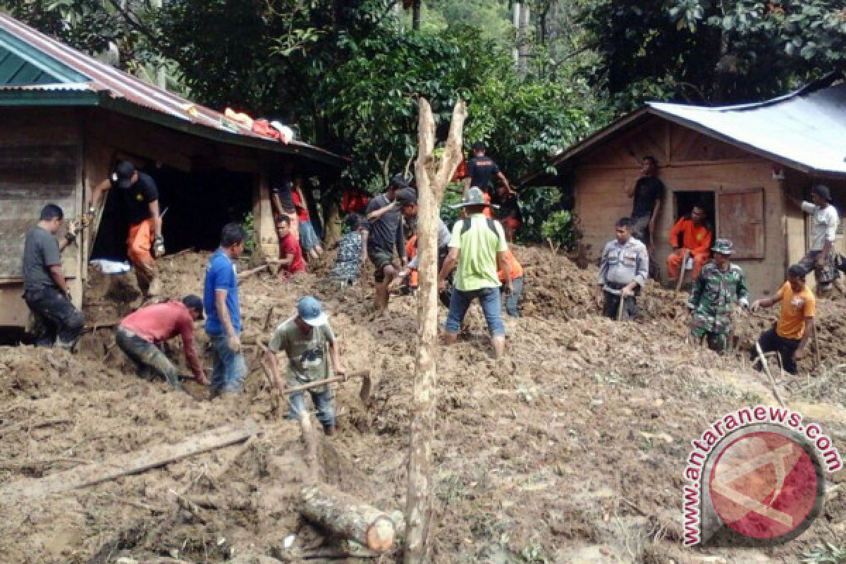 Korban Banjir-Longsor Solok Ditemukan Meninggal