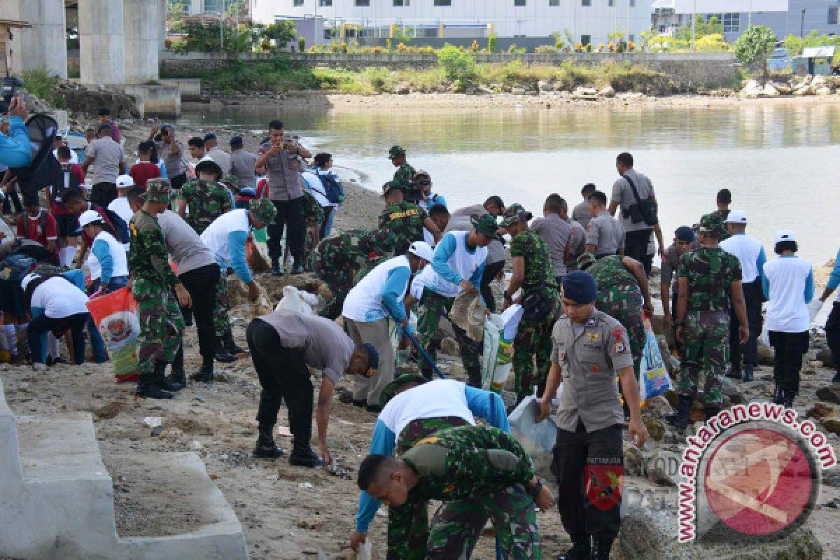 Kodam Pattimura, Dinas Lingkungan Hidup Bersihkan Lingkungan