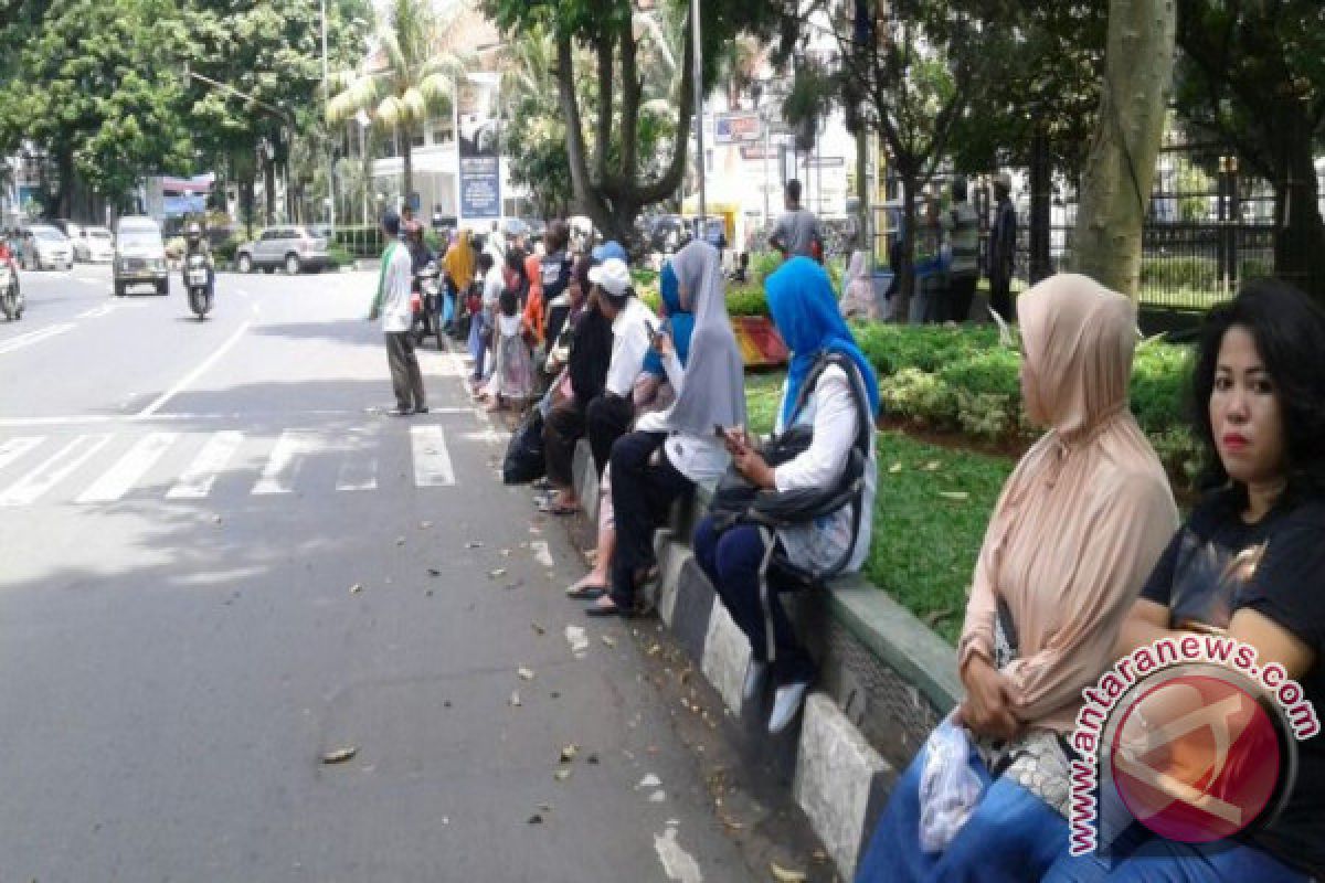 Hundreds of Padang Urban Transport Passengers are Displaced