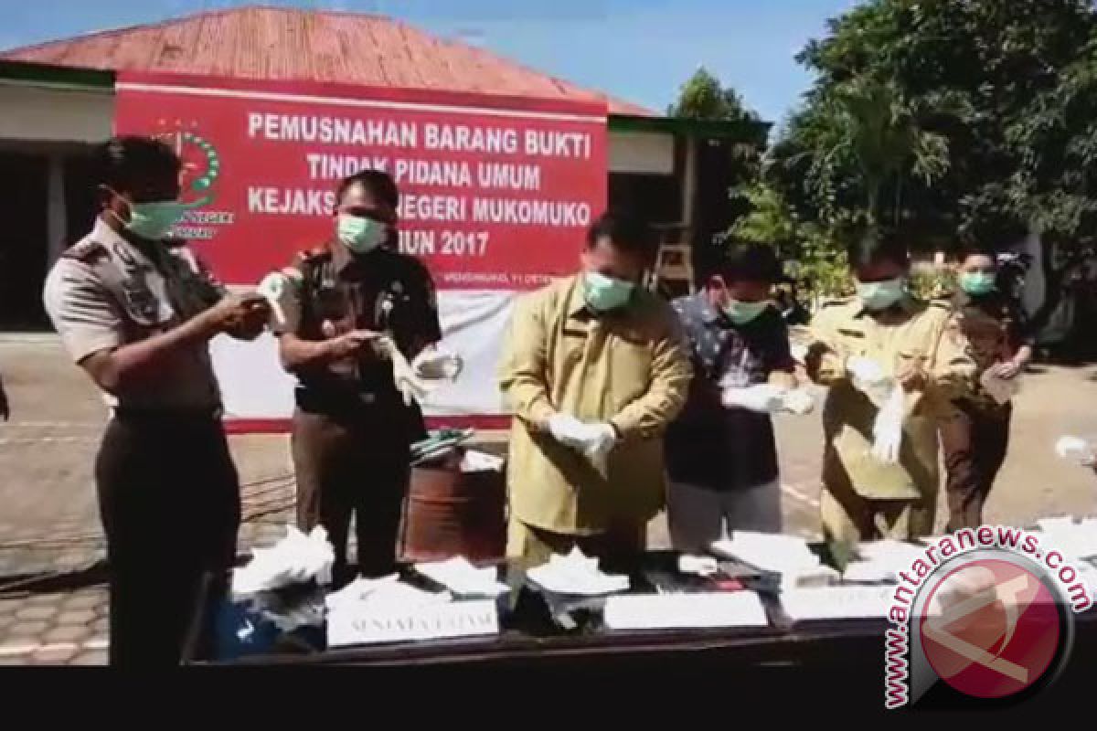 Bupati Mukomuko Ajak Masyarakat Peduli Penegakan Hukum