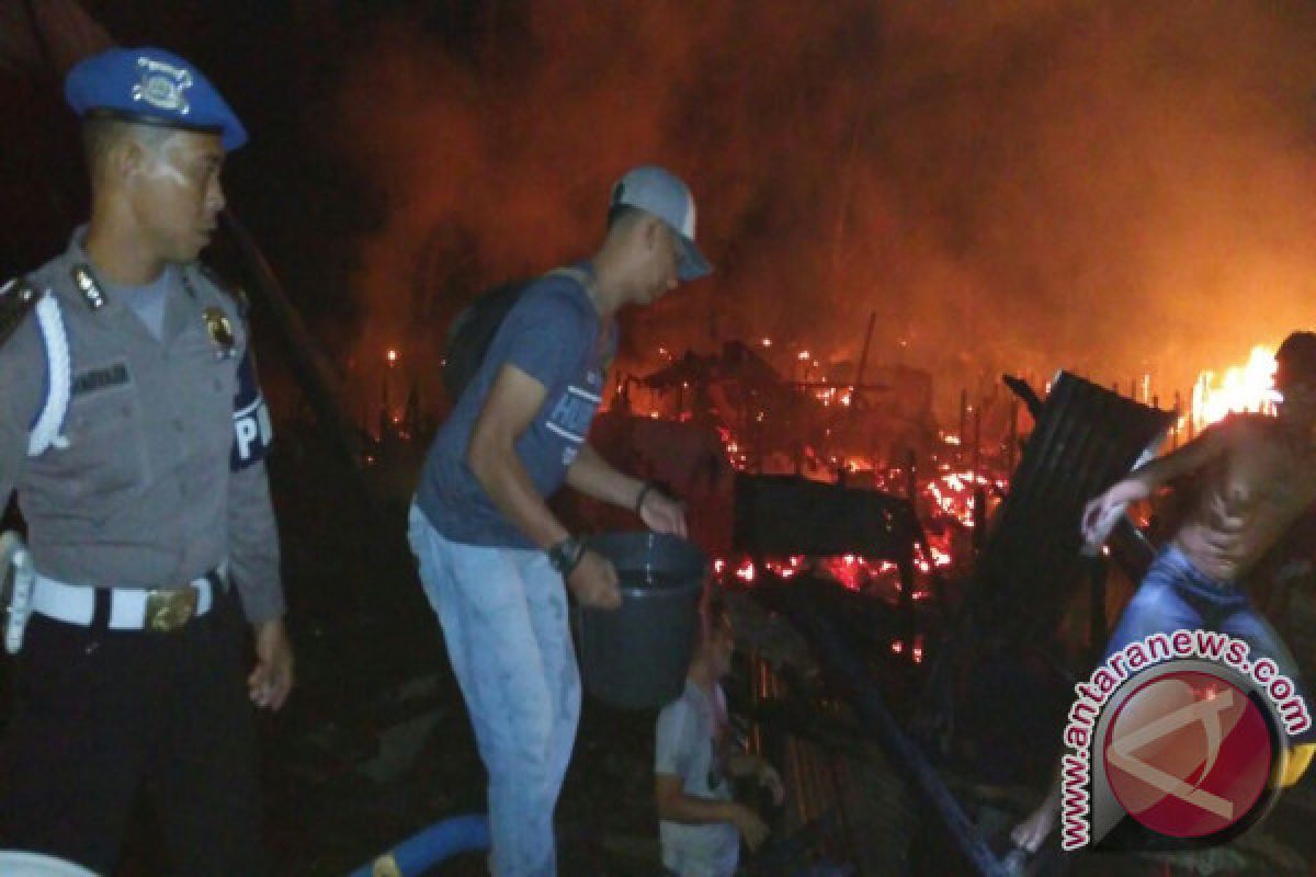 Rumah Betang Sayut Di Kapuas Hulu Terbakar