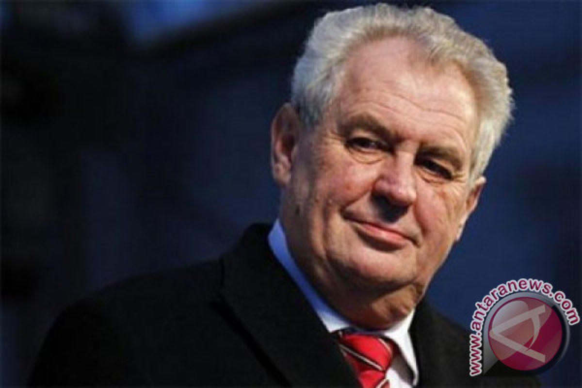 Presiden Ceko Milos Zeman masuk RS usai cedera lengan