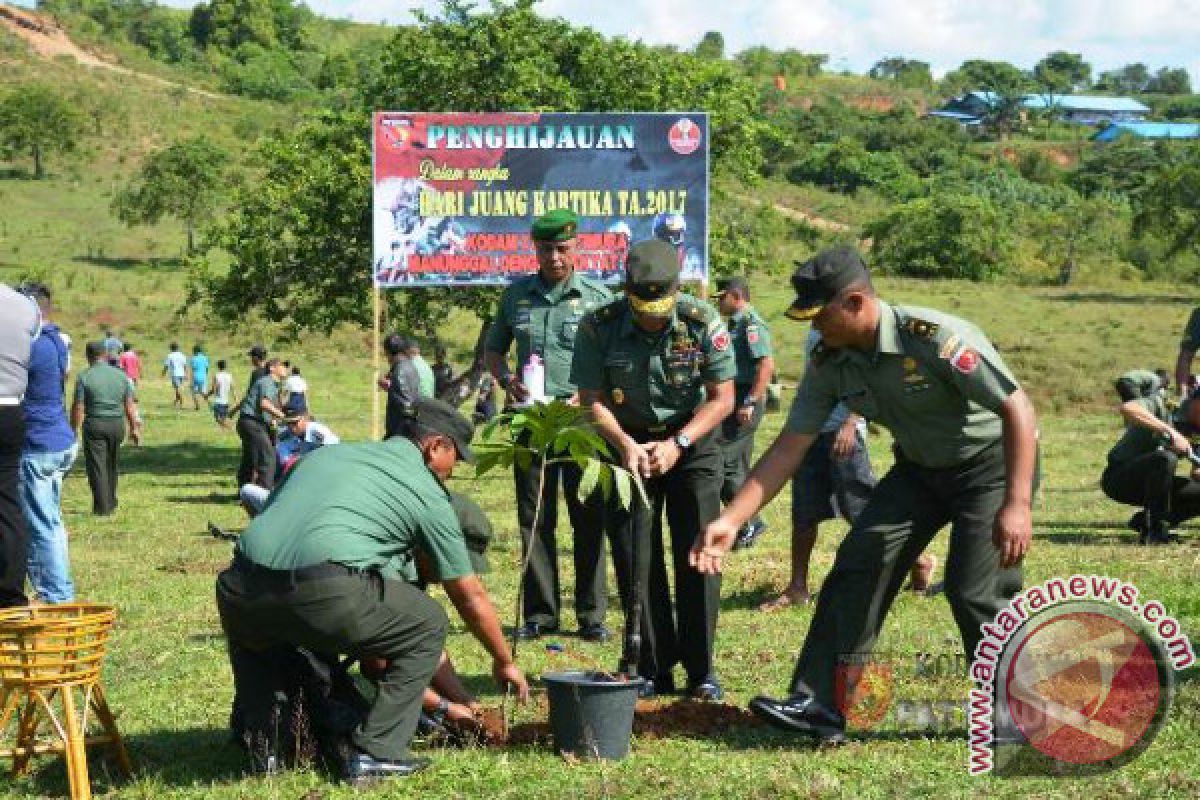 Kodam Pattimura Lakukan Penghijauan di Desa Hatu