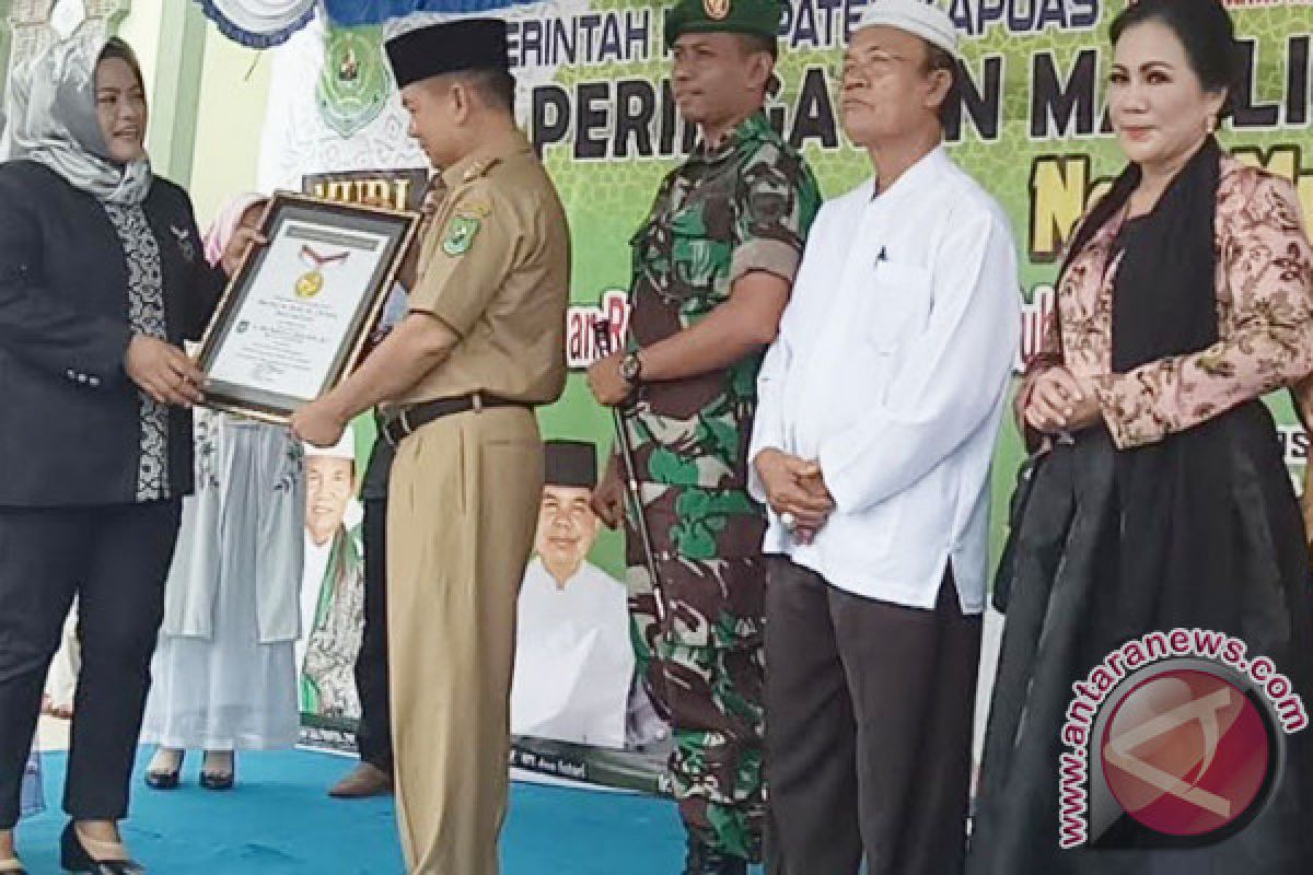 Sajian Bubur Assyura di Kapuas Masuk Rekor MURI