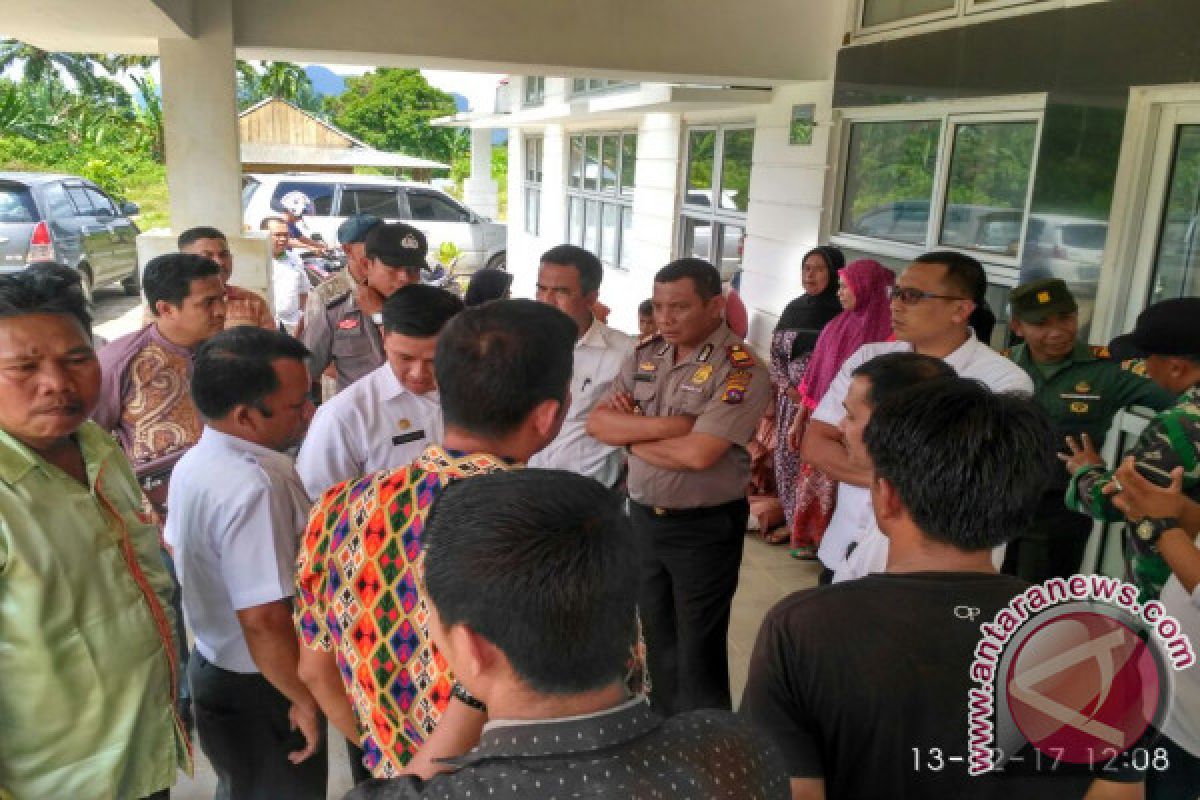 Warga Datangi Puskesmas Aia Gadang, Minta Kejelasan Pengangkatan Tenaga Kontrak