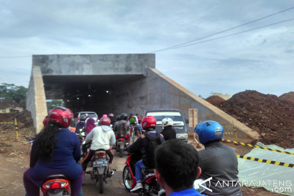 DPRD Desak Perlebaran Underpass Tol di Batang