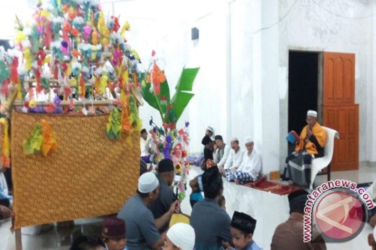 Jamaah Masjid Nurul Ikhwan Kampal Rayakan Maulid 