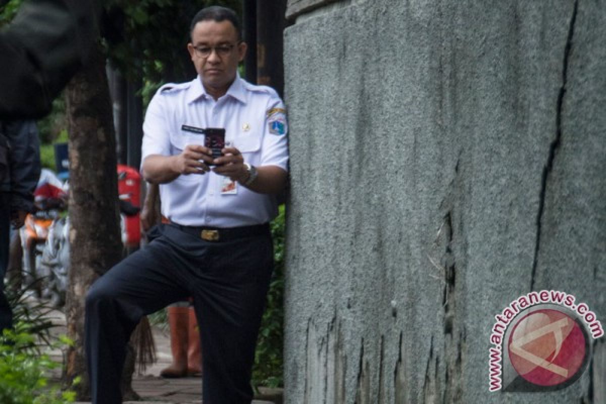 Anies ke lokasi kebakaran di Museum Bahari