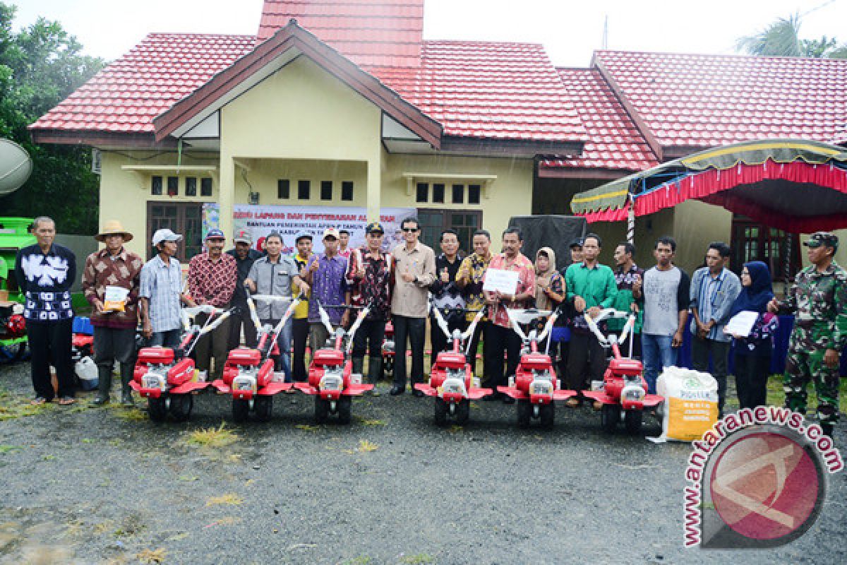 Kelompok Tani Kecamatan Panyipatan Terima Bantuan Alsintan