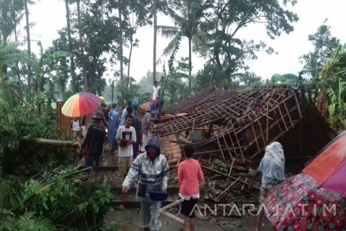 Puluhan Rumah Warga di Bondowoso Rusak Diterjang Puting Beliung