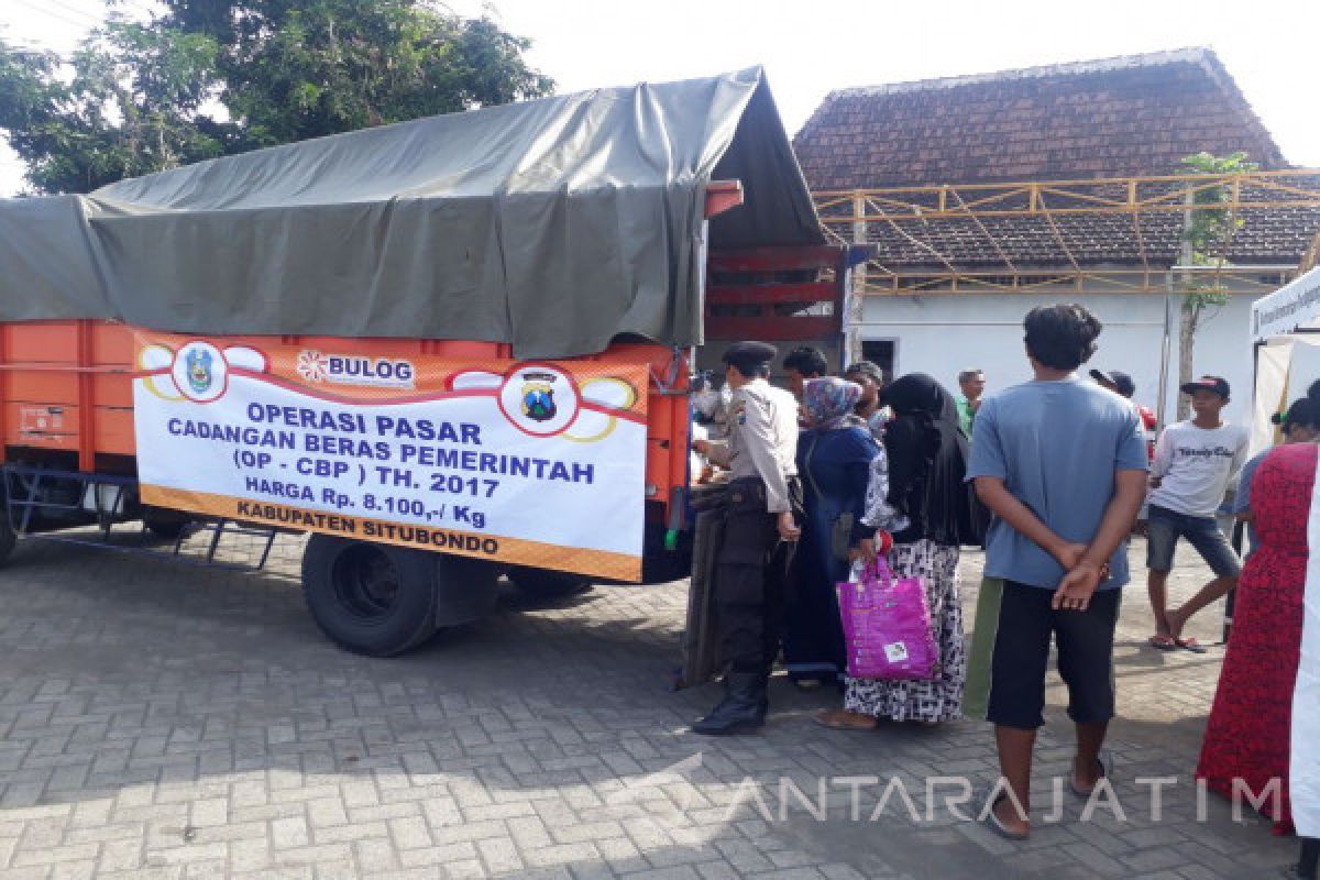 Antisipasi Kenaikan Harga, Bulog-Disdagin Situbondo Operasi Pasar