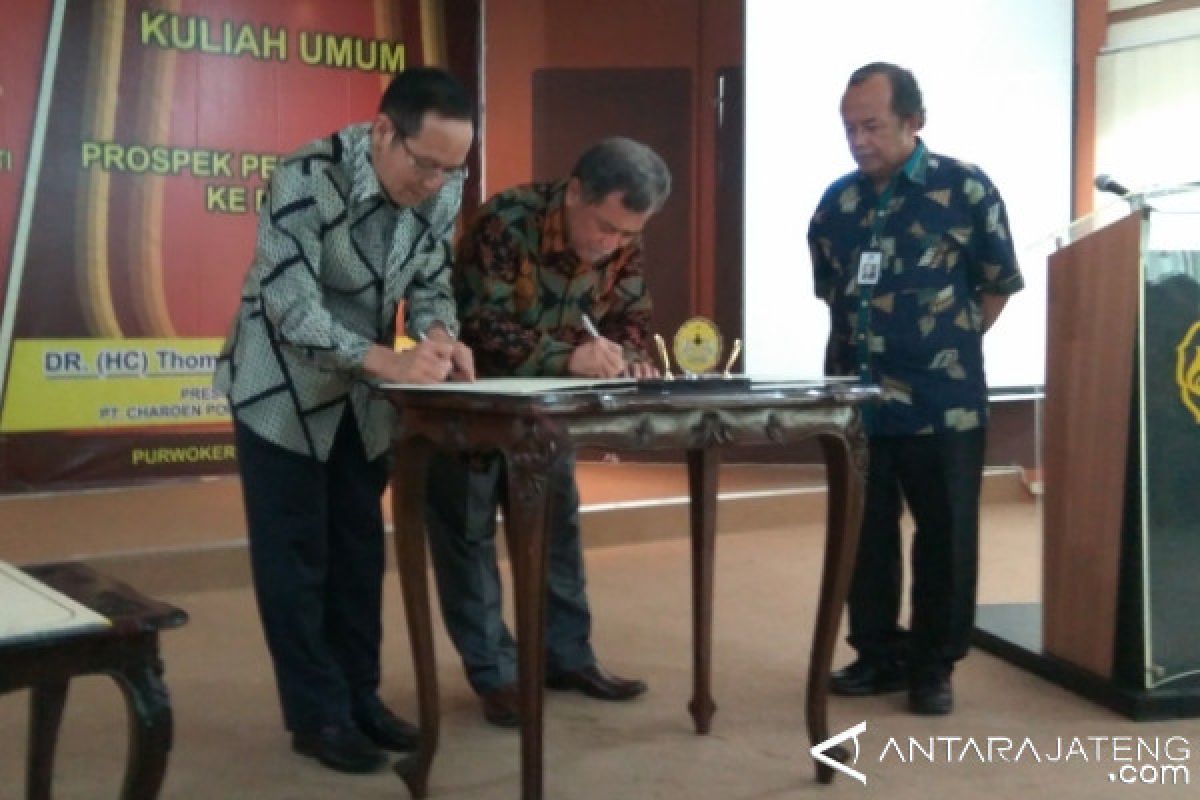 Fakultas Peternakan Unsoed Terima Hibah Satu Unit Kandang Tertutup